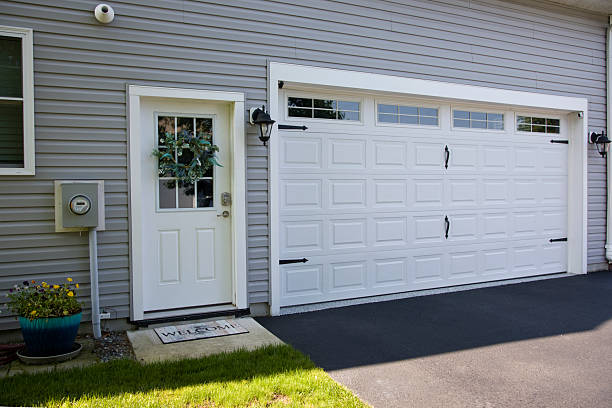24/7 Emergency Garage Door Panel Replacement experts in Wayland, MI
